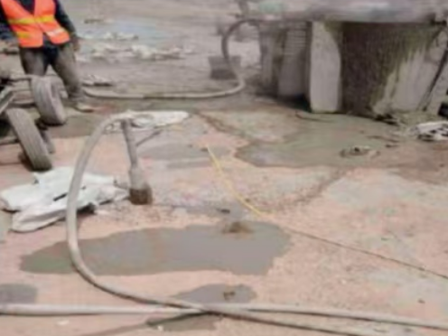 咸丰水泥混凝土路面板底注浆技术 路面脱空注浆整治方案